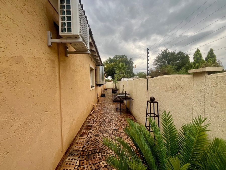 3 Bedroom Property for Sale in Flamwood North West